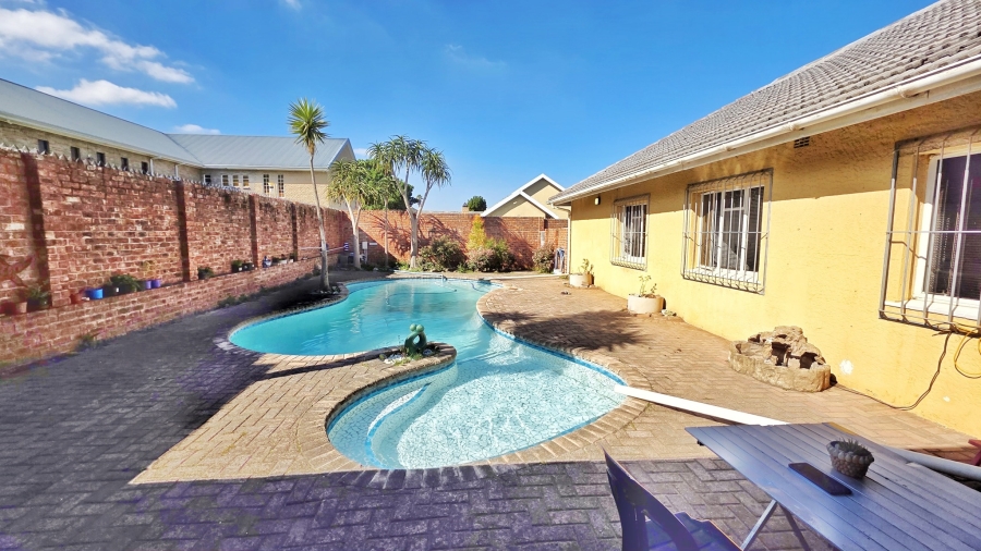 5 Bedroom Property for Sale in Kabega Park Eastern Cape